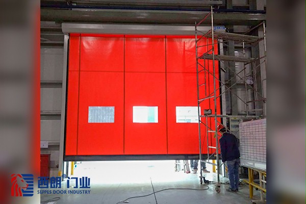 可自动复位拉链快速卷帘门