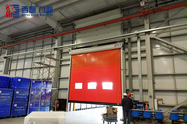 可自动复位拉链快速卷帘门