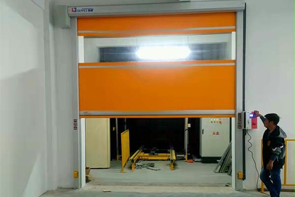 日化工厂通道防尘快速卷帘门