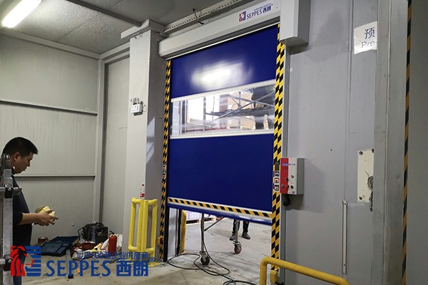 医疗器械仓储车间自动快速门2 医疗器械仓储车间自动快速门
